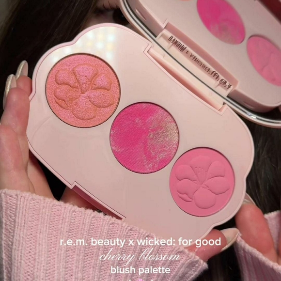 ⭐Gift Idea⭐BNIB LE REM Beauty X Wicked PINK Cherry Blossom Powder Blush Palette! - Picture 8 of 14